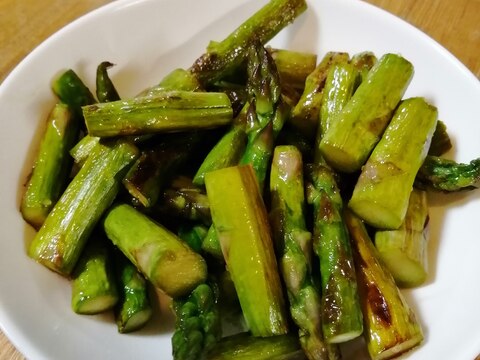シンプルが一番美味しい!アスパラのオリーブ炒め